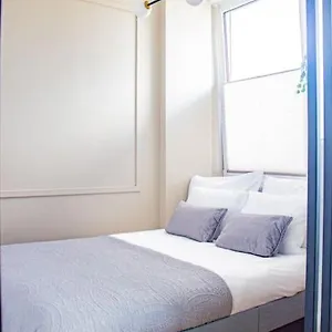With Balcony And Views, Old Town, Metro Apartament
